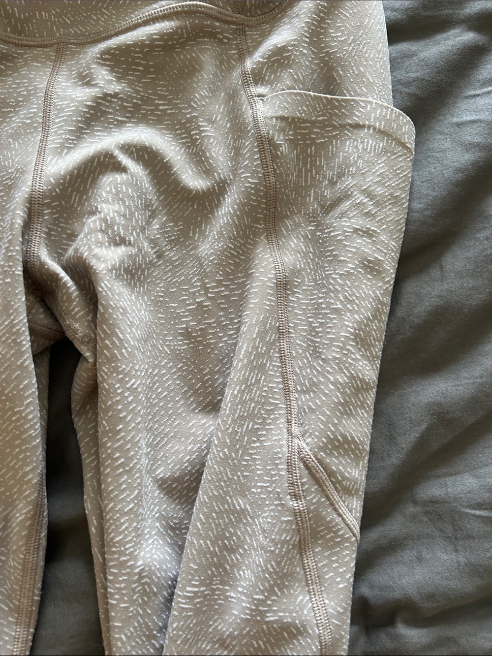 Athleta Salutation Stash Pocket Tight 3/4 Length - Picture 3 of 3